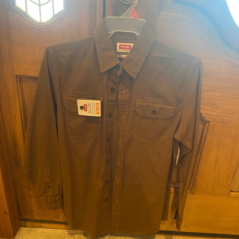 New men’s brown small Wrangler jean shirt